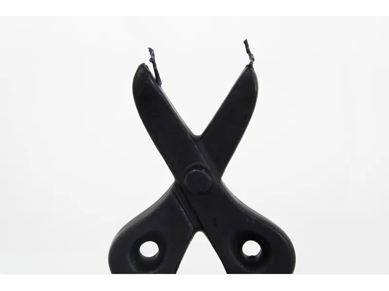 Black Scissors Candle (Mariano)